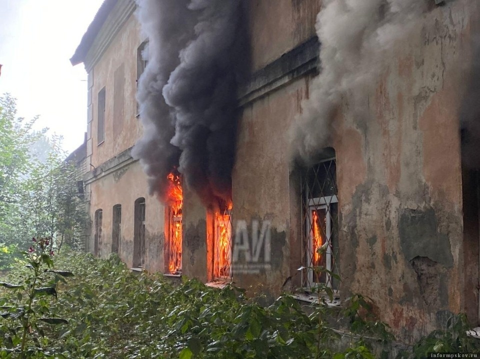 Пережившая пожар кожгалантерейная фабрика в Опочке с 1 октября возобновит работу 