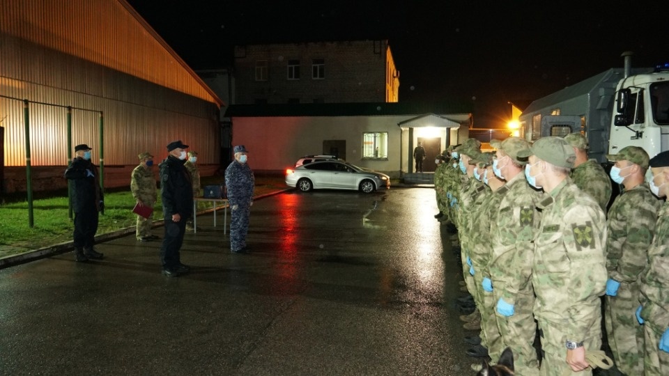 Бойцы ОМОНа и СОБРа вернулись в Пскове из командировки на Северный Кавказ