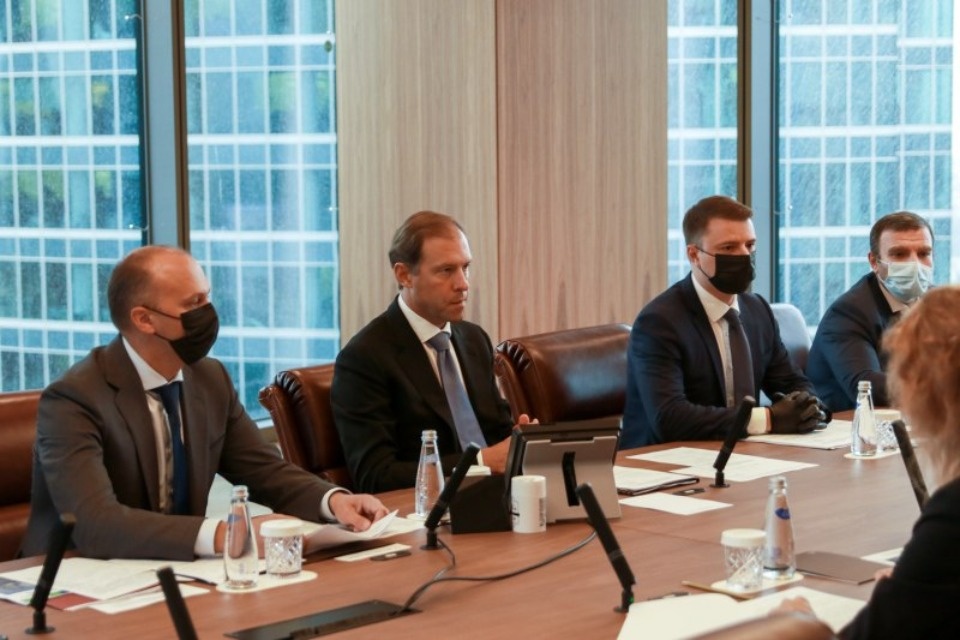 Мантуров высоко оценил активный подход властей Псковской области в реализации программы развития региона   