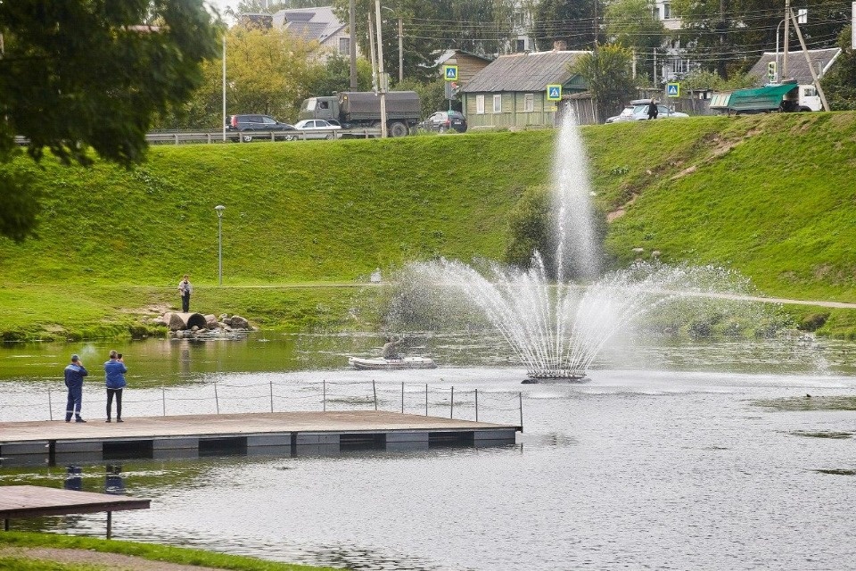 Фонтан на пруду у Мирожского монастыря в Пскове готовят к открытию