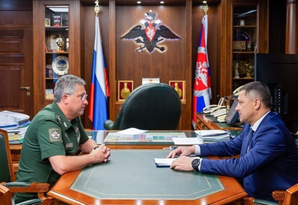 Передачу медцентов в Пскове и Великих Луках  региону обсудил губернатор с замглавы Минобороны