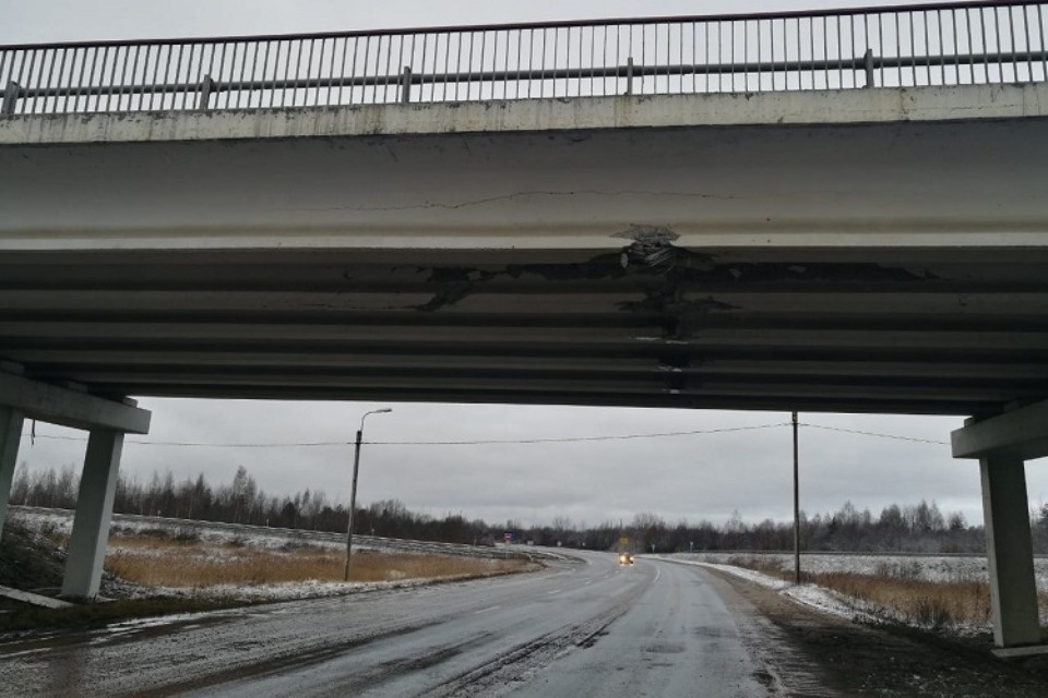 Путепровод через Северный обход Пскова отремонтируют до 31 августа 2021 года