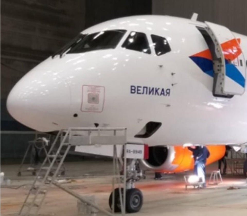 Новый самолет авиакомпании «Азимут» назвали именем реки Великой Новый самолет авиакомпании «Азимут» назвали именем реки Великой