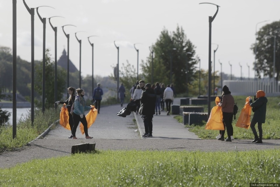 Эковолонтеры ПсковГУ и «Титан-Полимер» провели акцию «Всемирный день чистоты»