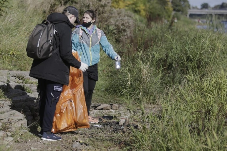 Эковолонтеры ПсковГУ и «Титан-Полимер» провели акцию «Всемирный день чистоты»