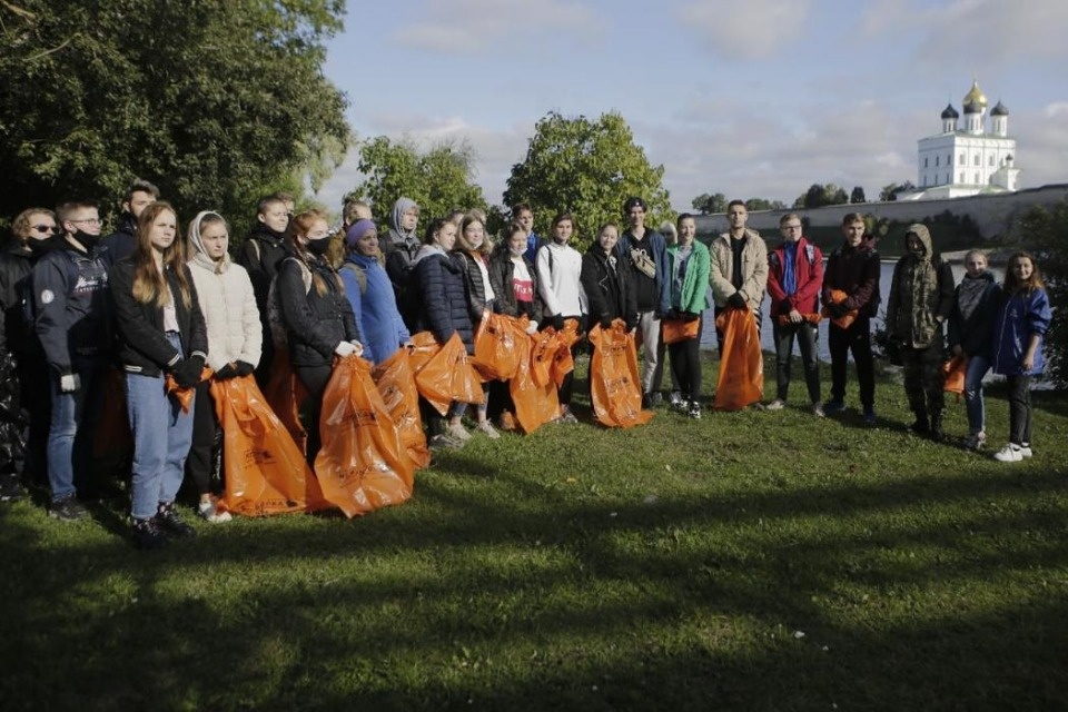 Эковолонтеры ПсковГУ и «Титан-Полимер» провели акцию «Всемирный день чистоты»