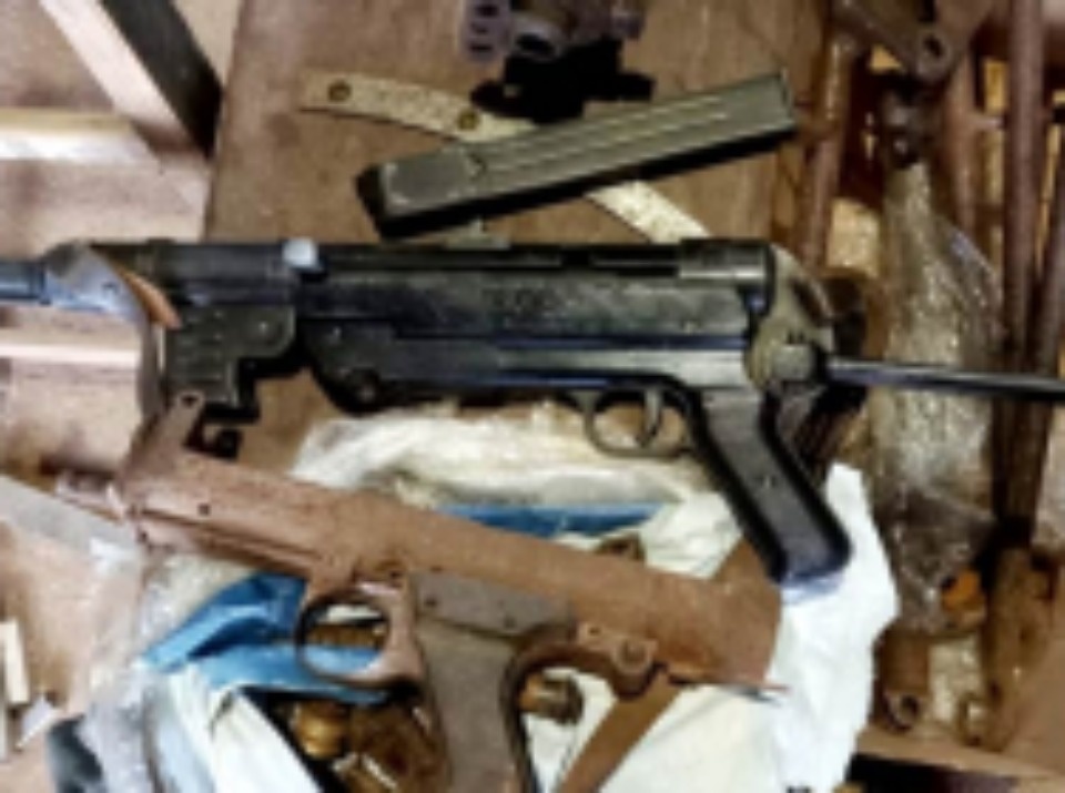 Великолучанина обвиняют в незаконном изготовлении и хранении оружия Великолучанина обвиняют в незаконном изготовлении и хранении оружия