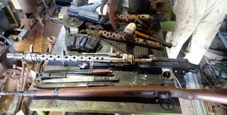 Великолучанина обвиняют в незаконном изготовлении и хранении оружия Великолучанина обвиняют в незаконном изготовлении и хранении оружия