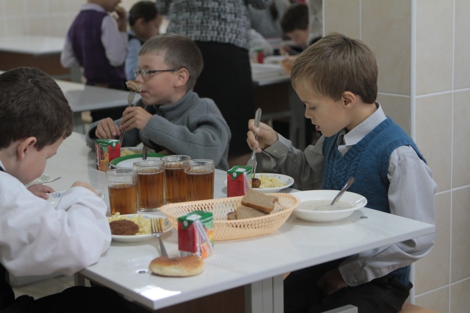 В псковских школах закрыли бары и кафе