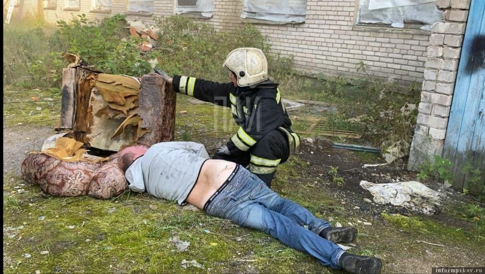 Общежитие загорелось под Псковом