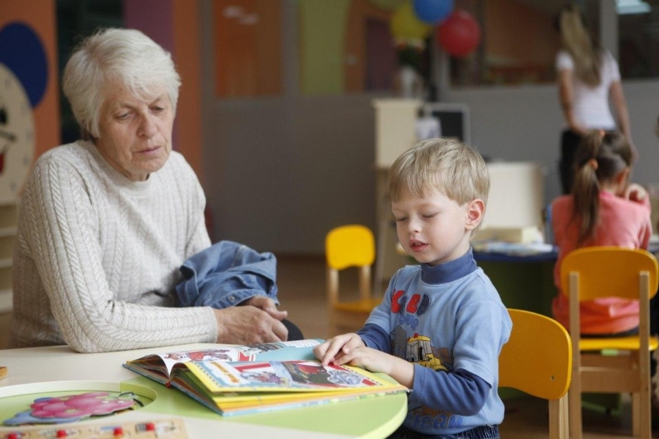 С профессиональным праздником поздравил губернатор псковских воспитателей