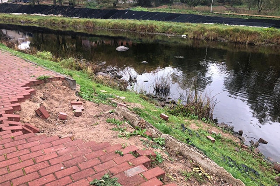 Ремонт осыпающейся дорожки в Финском парке Пскова планируют на 2021 год