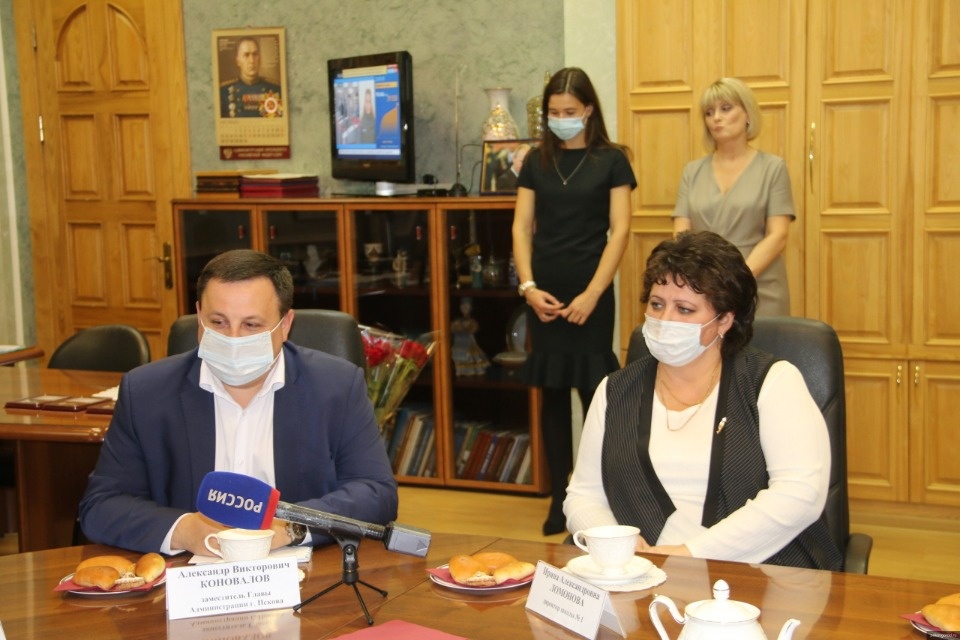 Три квартиры выделили власти Пскова молодым педагогам