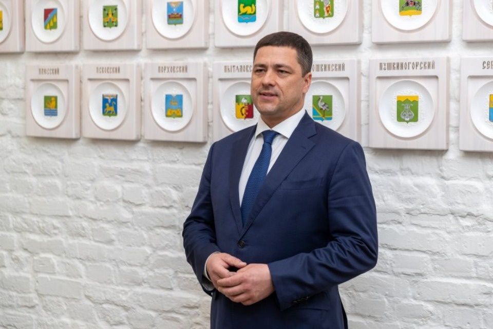 10 псковских учителей стали заслуженными педагогическими работниками