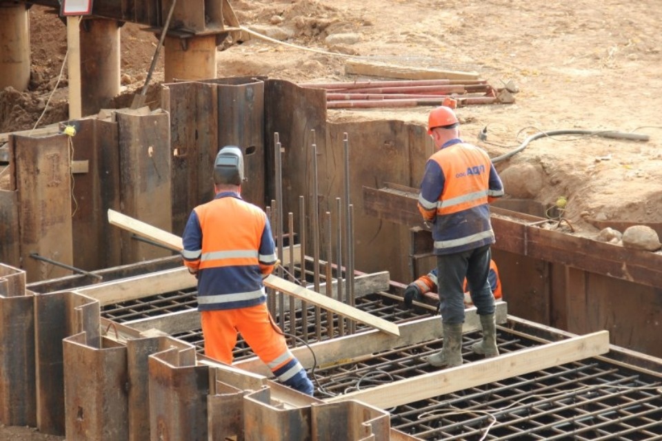 В Бежаницком районе идет реконструкция моста через реку Ашевка