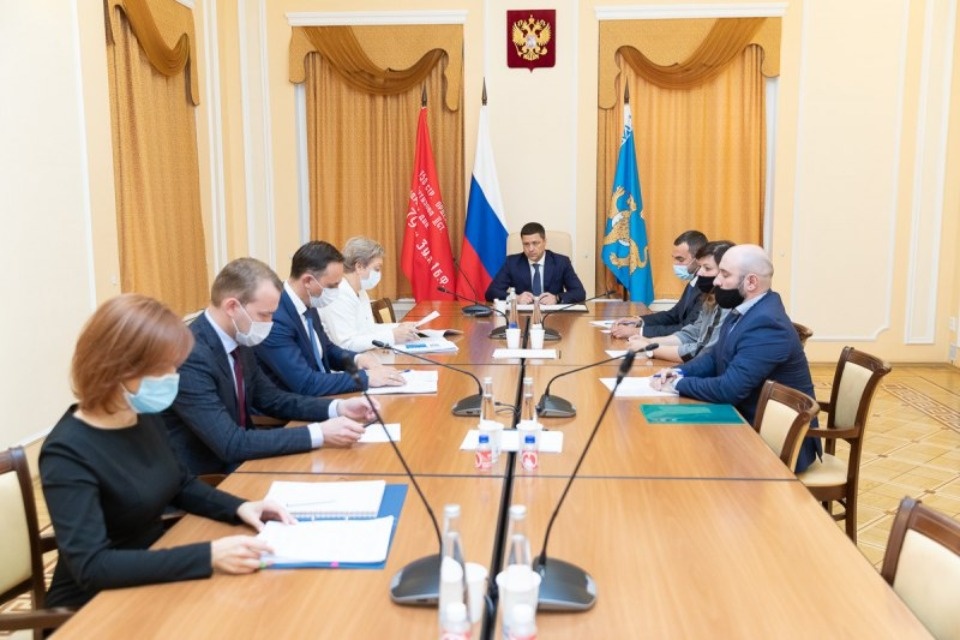 Организовать работы в 2-3 смены на строительстве соцгородка в Пскове поручил губернатор 