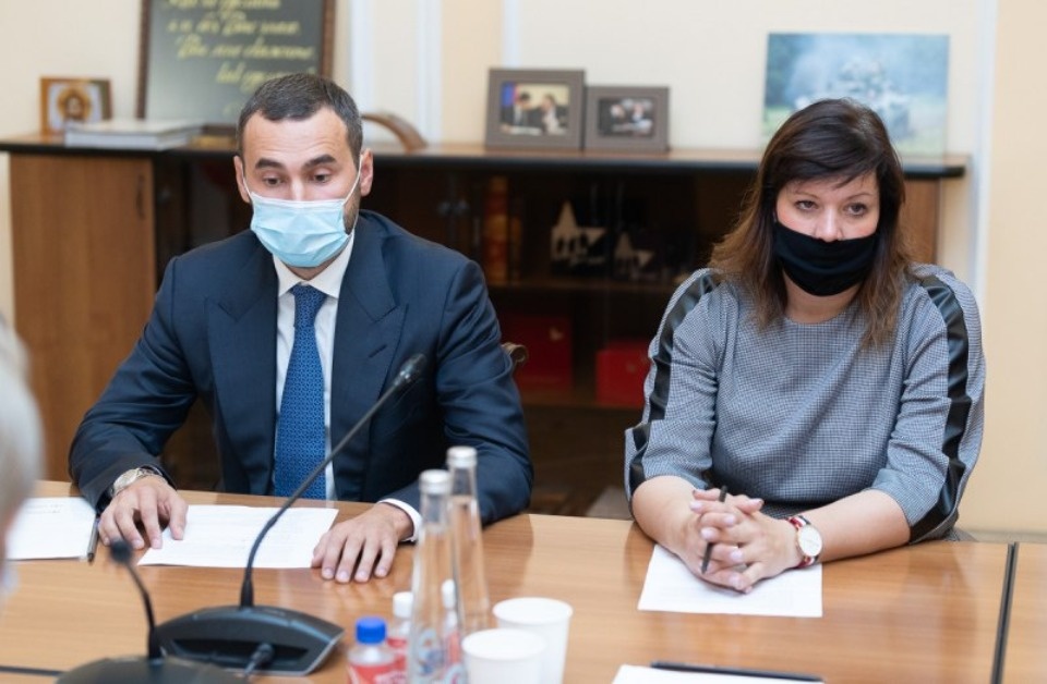 Организовать работы в 2-3 смены на строительстве соцгородка в Пскове поручил губернатор 