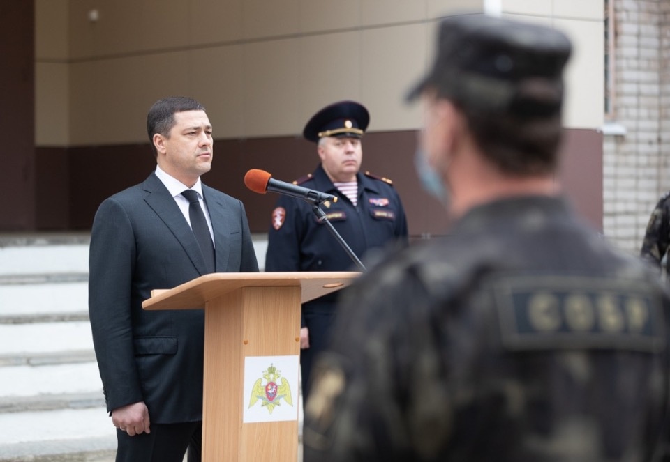 Михаил Ведерников поздравил бойцов с 28-й годовщиной образования СОБРа