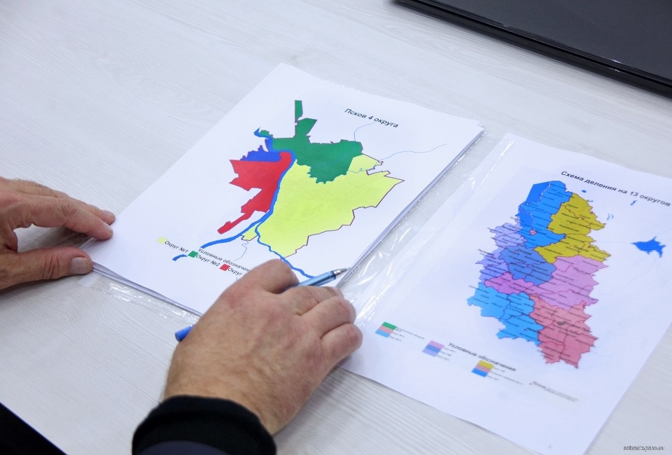 Парламентские фракции согласовали проект схемы избирательных округов в Псковской области