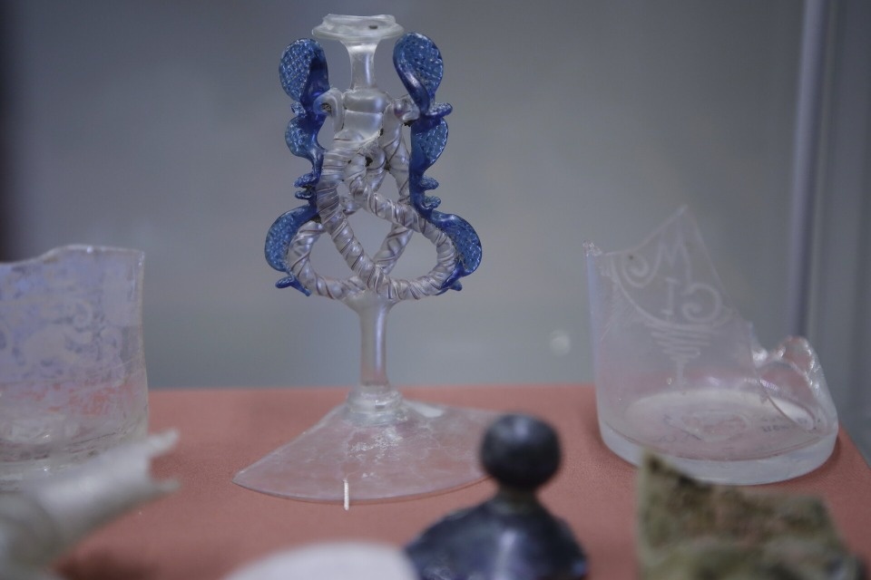 Алмазы и стекло