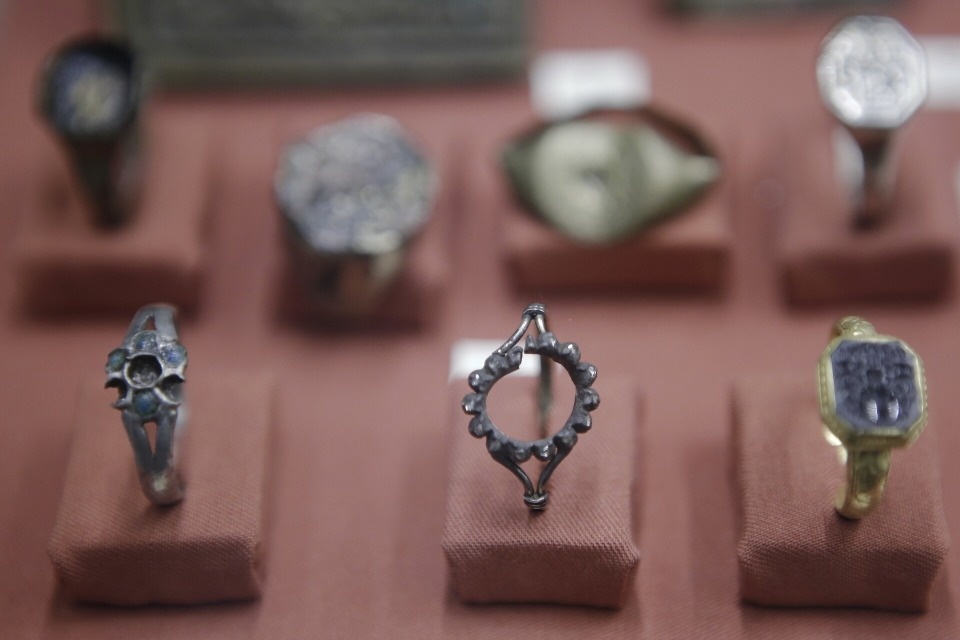 Алмазы и стекло