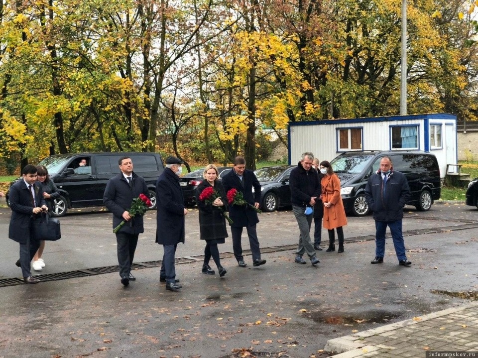 Министр культуры и губернатор обсудили планы по реконструкции Покровской башни в Пскове