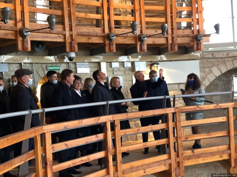 Министр культуры и губернатор обсудили планы по реконструкции Покровской башни в Пскове
