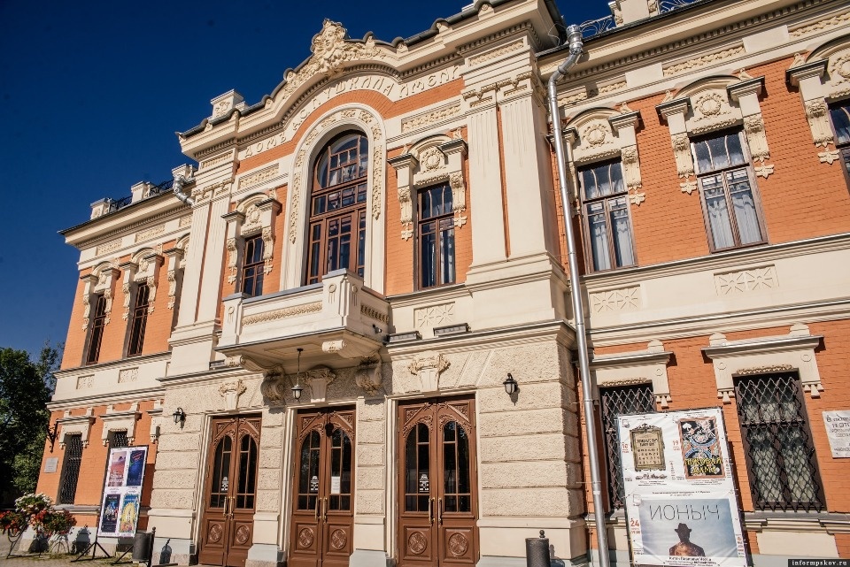 Объединение псковского театра с петербургской «Александринкой» поддержала министр культуры