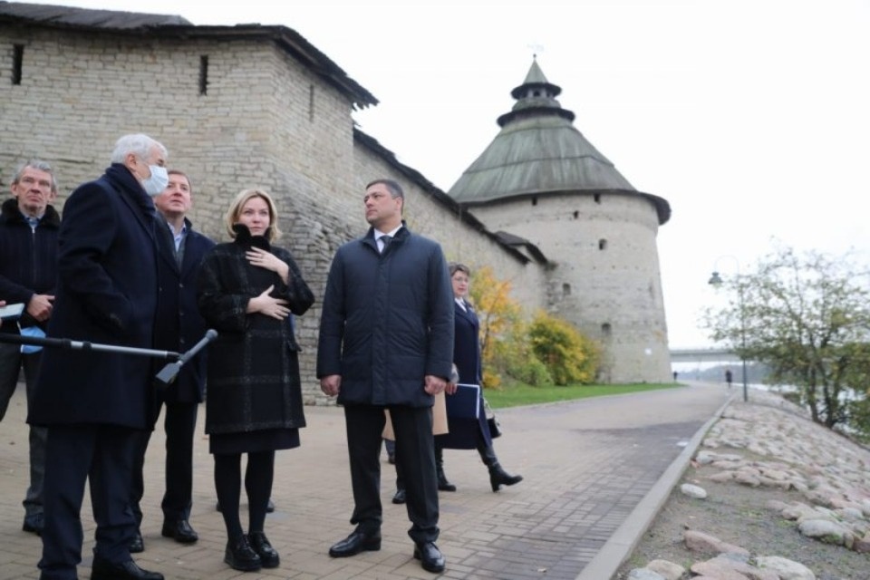 Михаил Ведерников поблагодарил министра культуры за расположение к Псковской области 