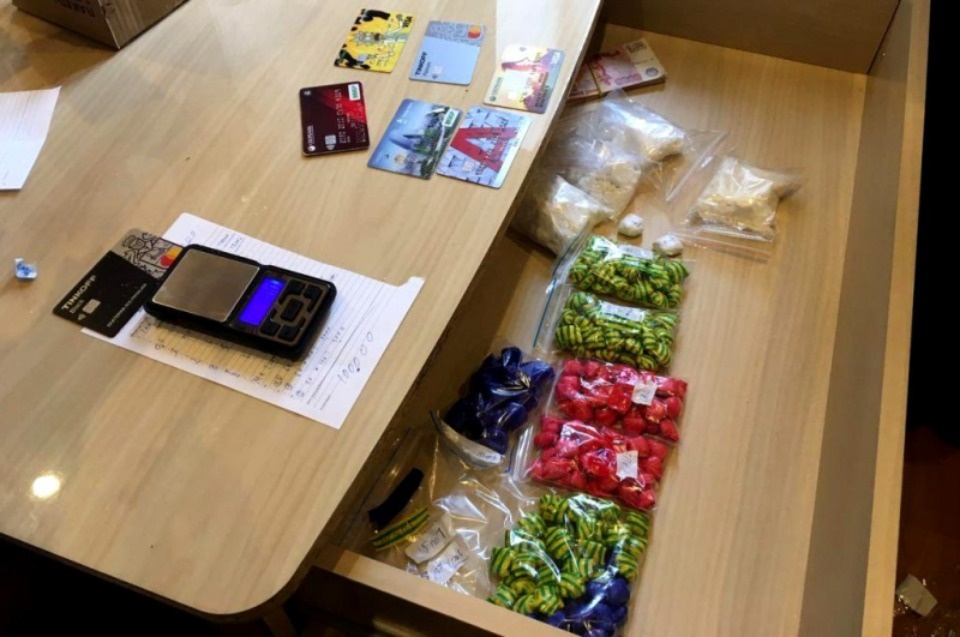 Псковского студента задержали за сбыт наркотиков в крупном размере Псковского студента задержали за сбыт наркотиков в крупном размере