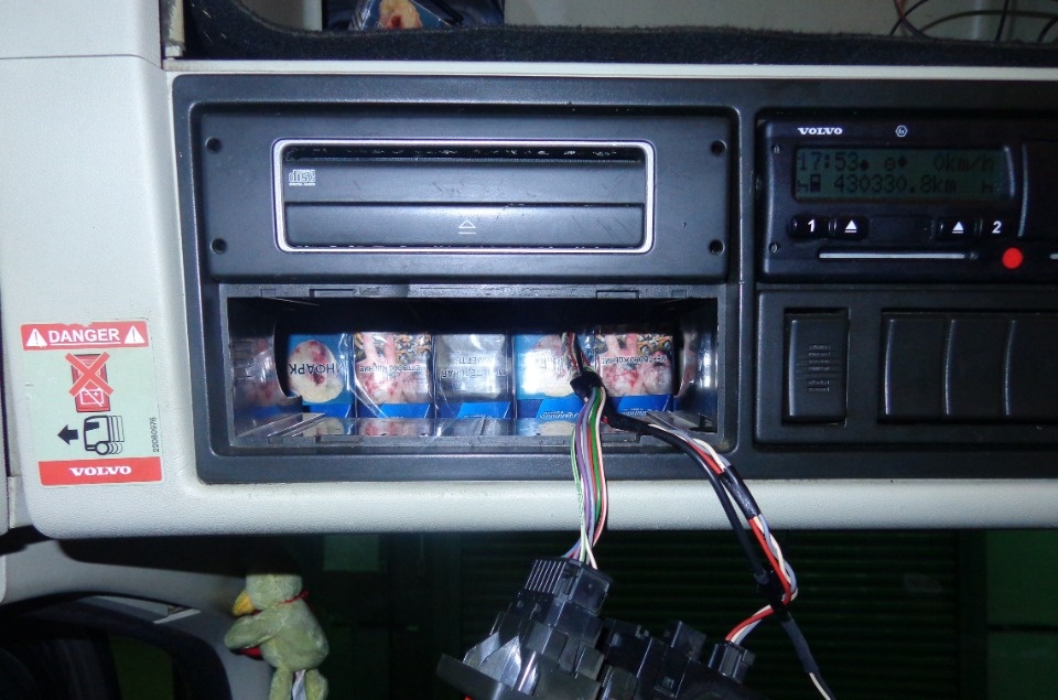 Псковские пограничники не дали вывезти в Латвию более 500 пачек сигарет