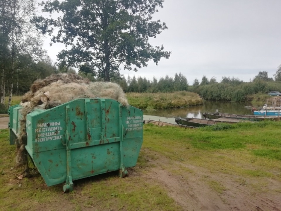Почти 70 кубометров сетей достали из реки Великой и Псковского озера
