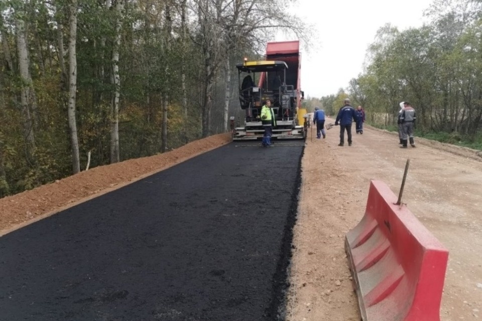 До середины декабря отремонтируют дорогу между поселком Усвяты и деревней Боровица