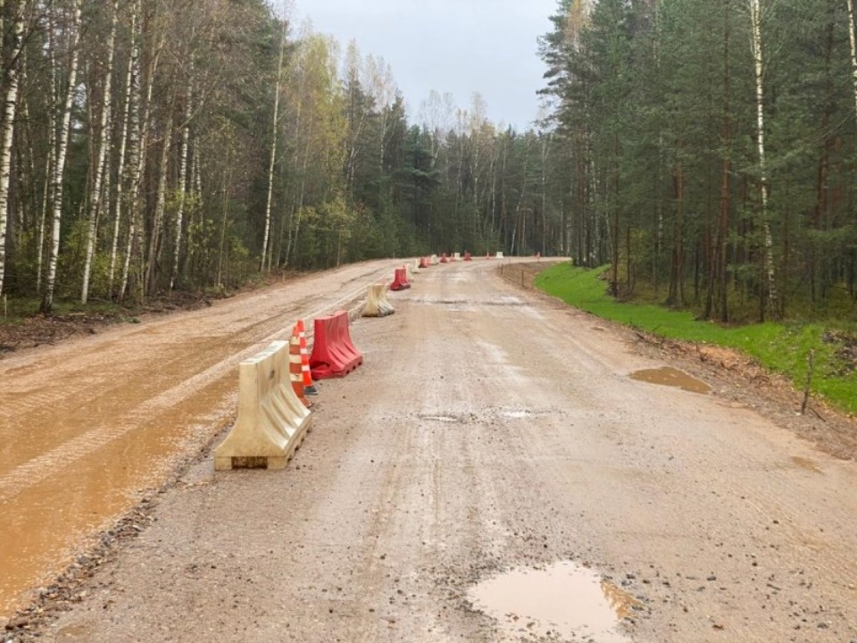 До середины декабря отремонтируют дорогу между поселком Усвяты и деревней Боровица