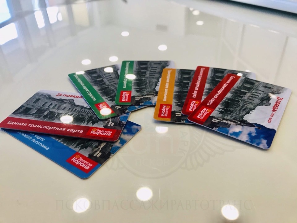 Более 700 транспортных карт купили псковичи в первый день продаж