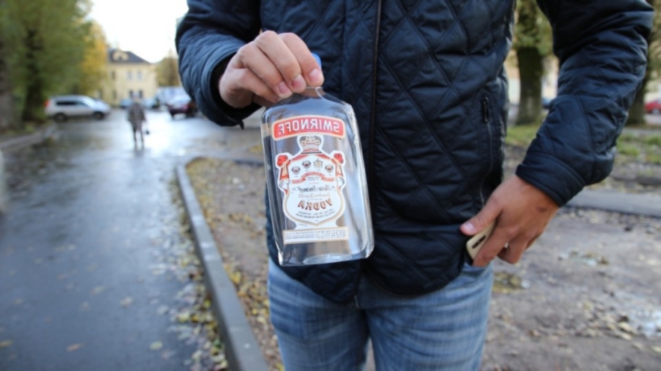 130 литров алкоголя изъяли из незаконного оборота в Пскове 