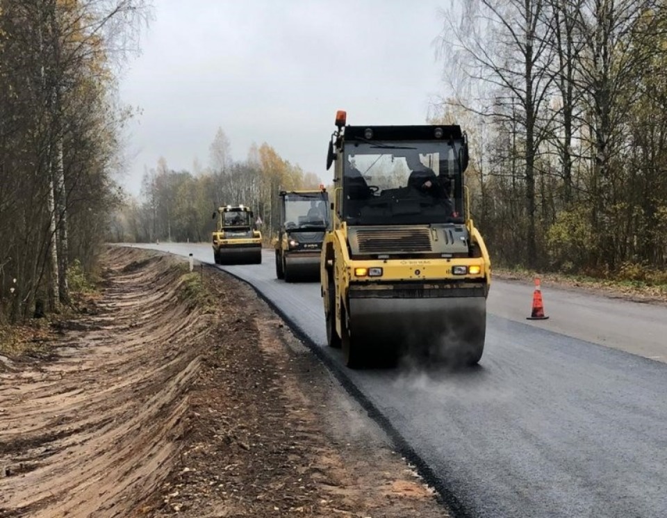 5,6 километров дороги в Псковской области отремонтируют по новым ГОСТам