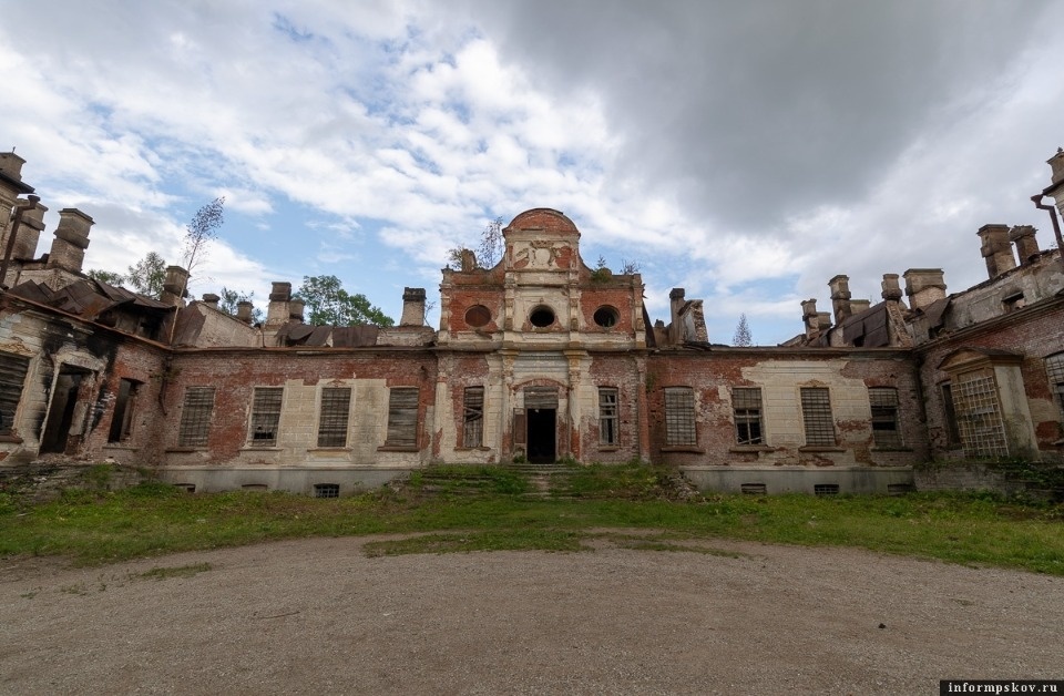 Директор НПЦ: Работа по возведению кровли в усадьбе Строгановых идёт ударными темпами