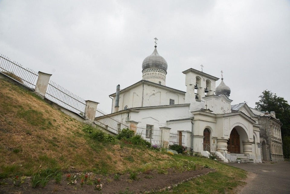«Шагай вперед по пеплу листьев»
