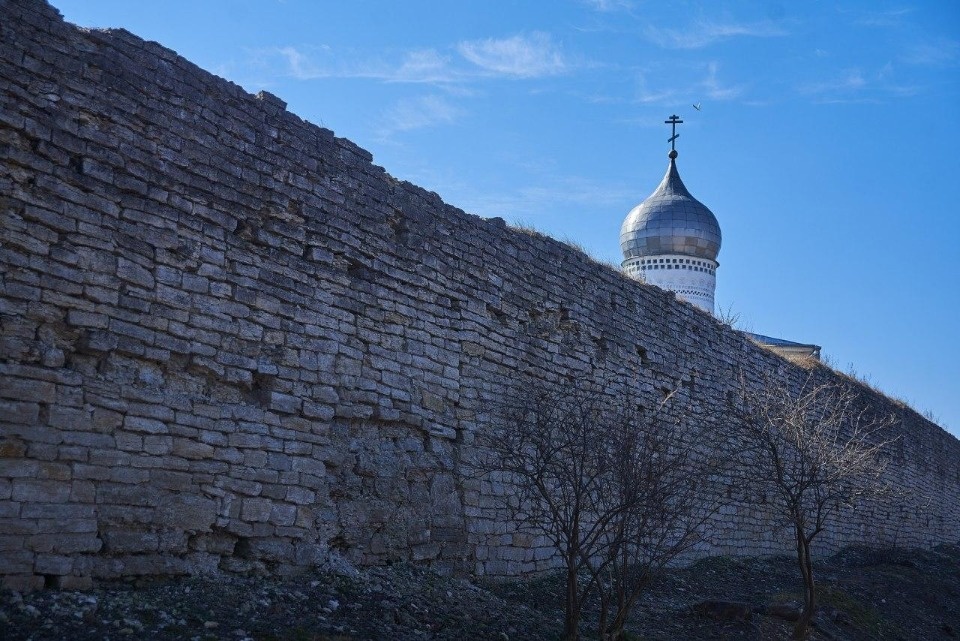 «Шагай вперед по пеплу листьев»