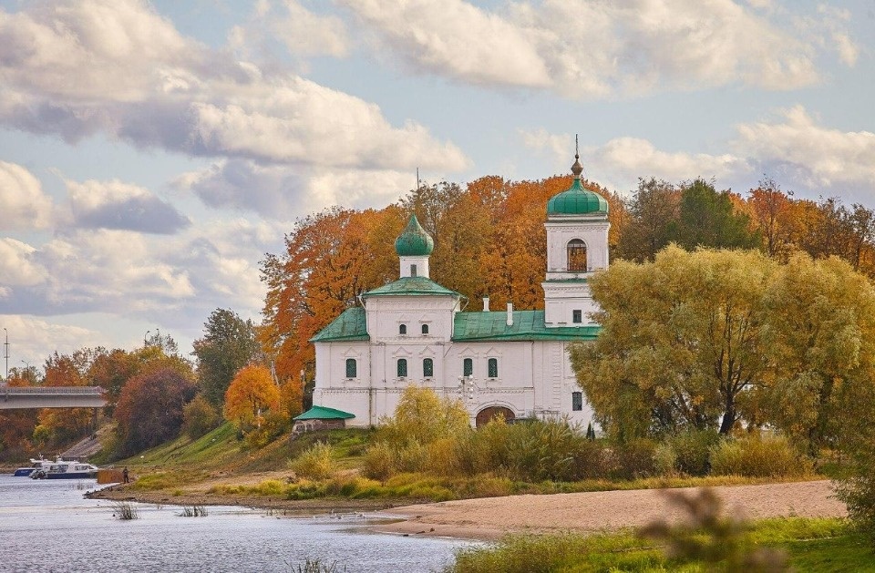 «Шагай вперед по пеплу листьев»