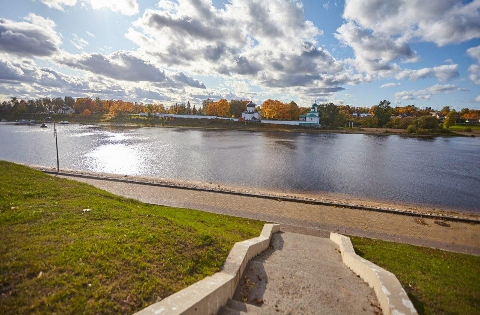 «Шагай вперед по пеплу листьев»