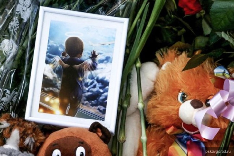 В Петербурге почтили память погибших при крушении самолёта над Синаем В Петербурге почтили память погибших при крушении самолёта над Синаем