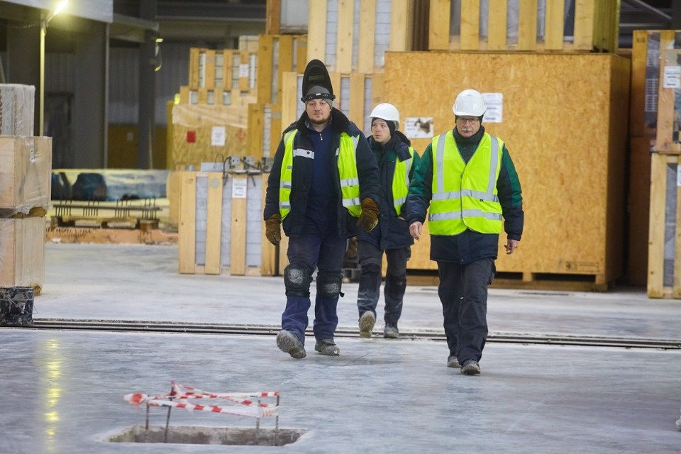 Монтаж оборудования начался на строительной площадке псковского завода «Титан-Полимер»