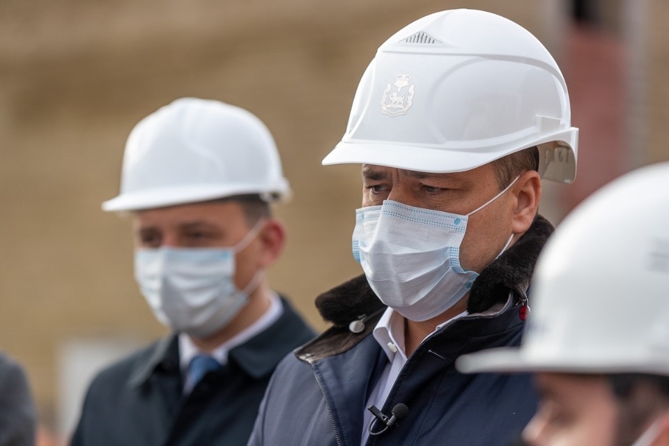 Михаил Ведерников поручил увеличить темпы строительства соцгородка в Пскове