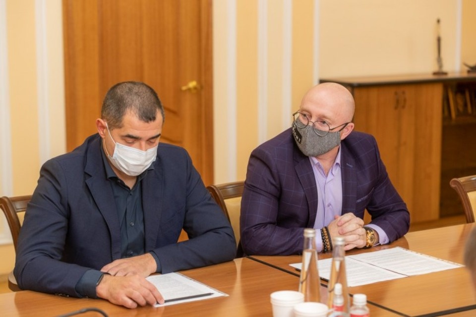 Работу регоператора по ТКО обсудил губернатор с новым главой псковского «Экопрома»