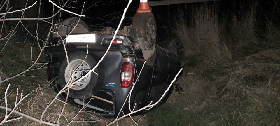 Автомобиль съехал в кювет и опрокинулся в деревне Макоедово Великолукского района
