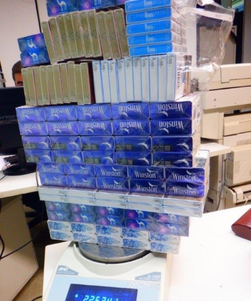 Две попытки незаконно провоза сигарет пресекли псковские таможенники на границе с Латвией Две попытки незаконно провоза сигарет пресекли псковские таможенники на границе с Латвией