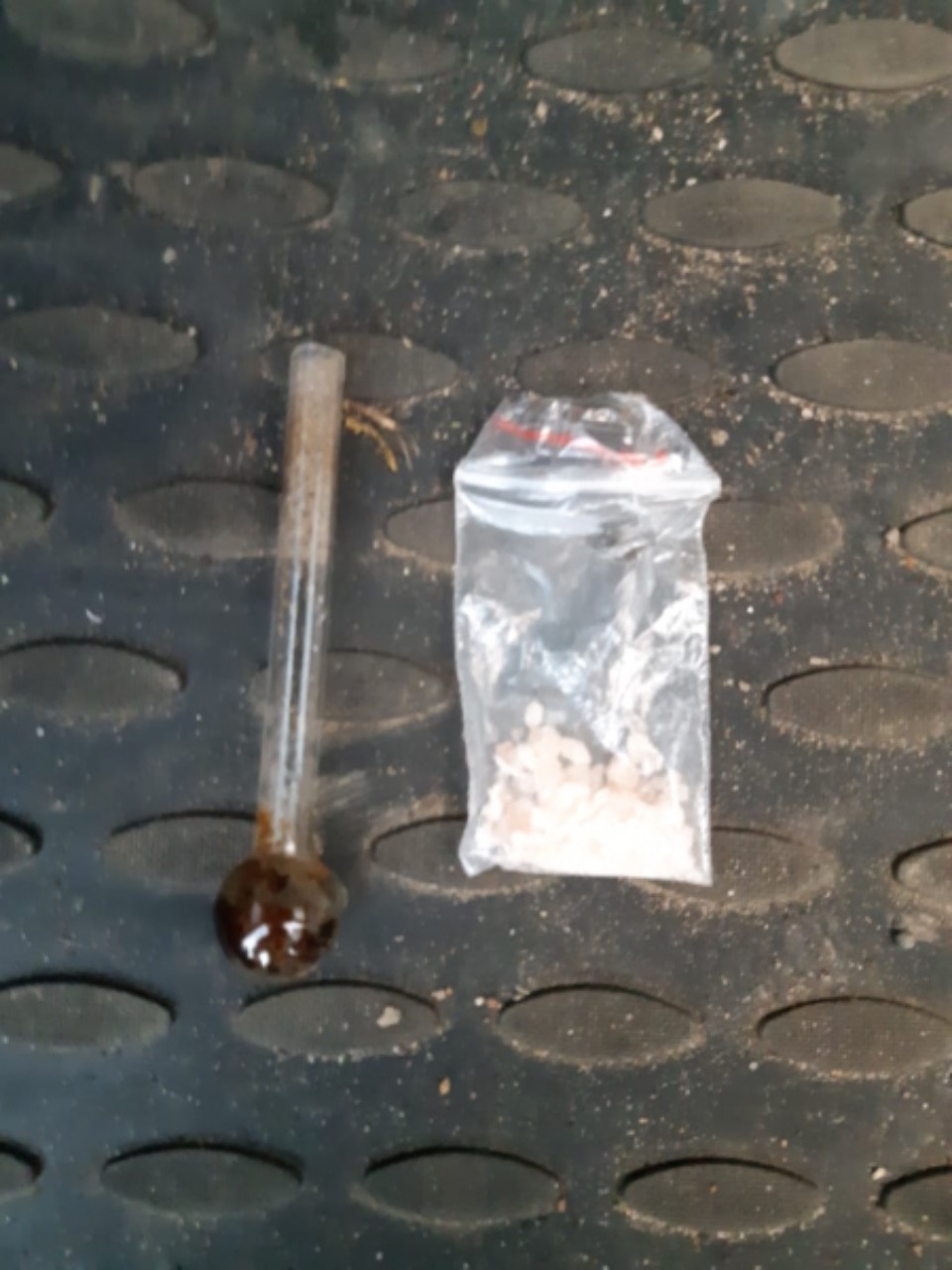 Уроженцев Тверской области задержали в Пскове за сбыт наркотиков Уроженцев Тверской области задержали в Пскове за сбыт наркотиков