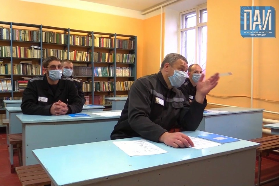 Дизайнер из Москвы дает уроки английского псковским заключенным